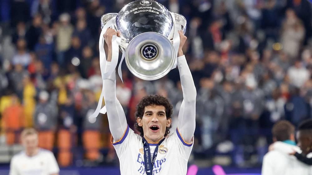 رسميا/ ريال مدريد يعلن رحيل مدافعه فاييخو بعد عشر سنوات من انضمامه إلى الفريق