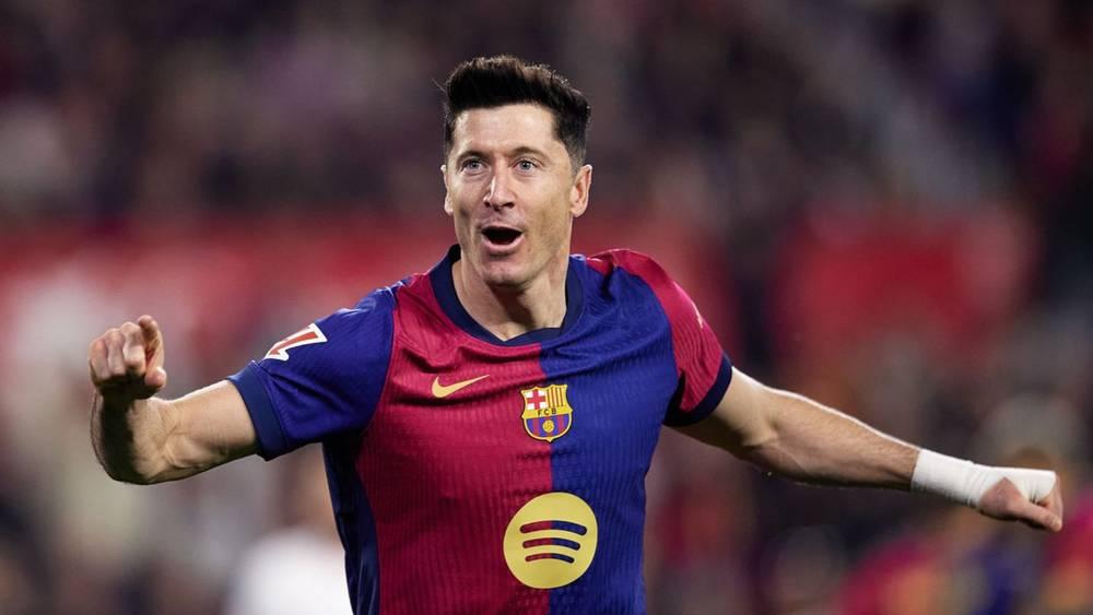 ليفاندوفسكي: "سأبقى في برشلونة وأريد الفوز بالمزيد من الألقاب"