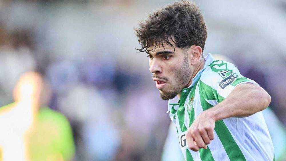 ريال بيتيس يحسم ملف الراحلين خلال الميركاتو الصيفي والزلزولي خارج القائمة