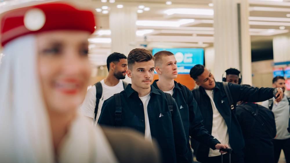 بحضور الحسين رحيمي وبنخالق.. بعثة العين تشد الرحال إلى الولايات المتحدة الأمريكية