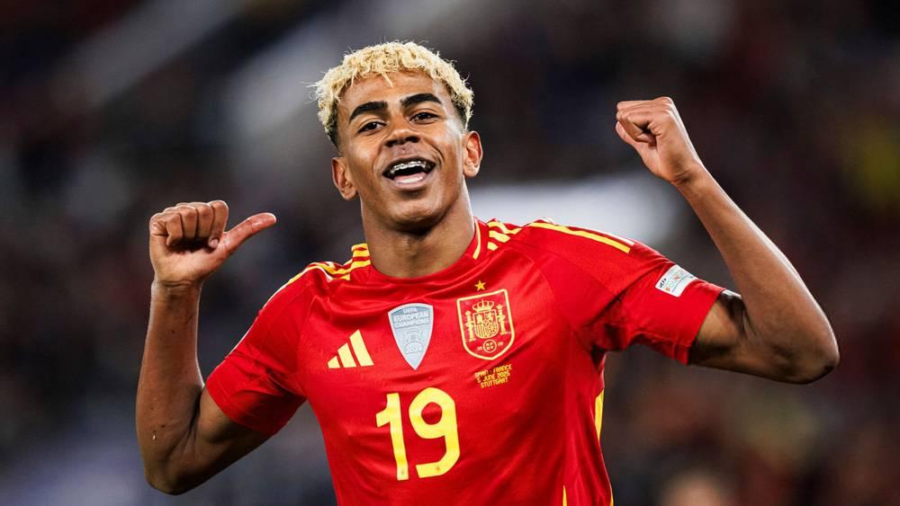 يامال عن الكرة الذهبية: "ما يهمّني هو التحدث فوق الملعب"