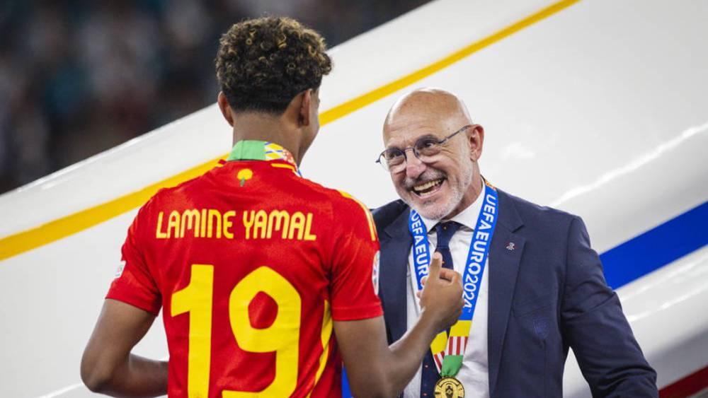 دي لا فوينتي: "يامال هو أفضل لاعب في العالم ويستحق الفوز بالكرة الذهبية"