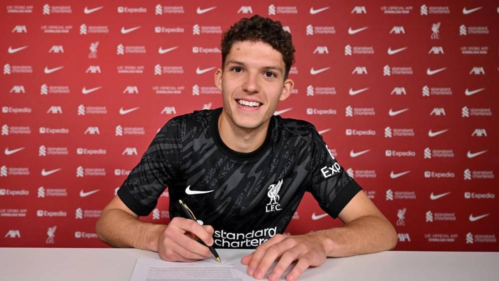 رسميا/ ليفربول يضمّ حارس المرمى الشاب "بيتشي" مقابل 1.7 مليون يورو