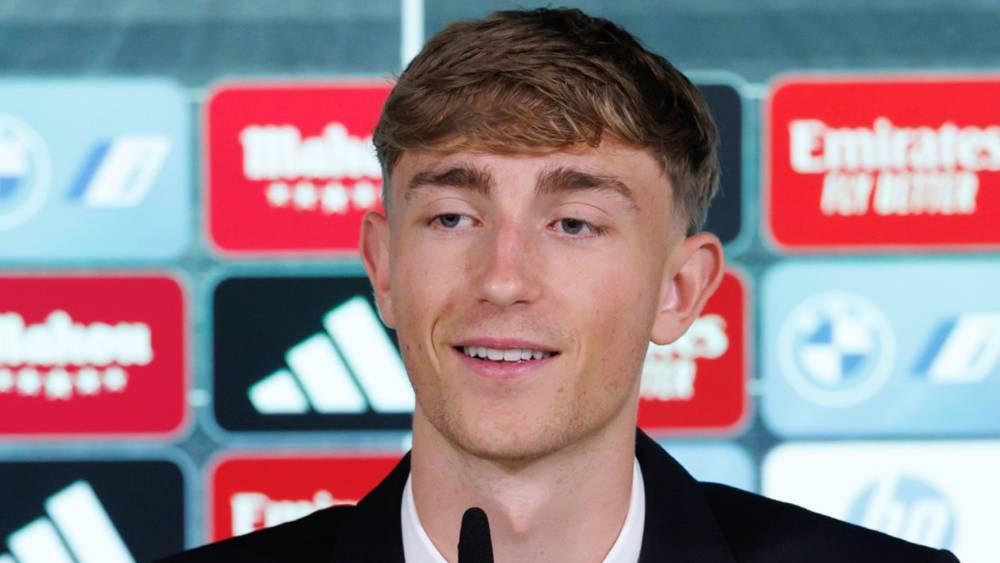 هويسن: "أتمنى أن أفوز بالعديد من الألقاب مع أفضل نادٍ في العالم والبداية بكأس العالم للأندية"