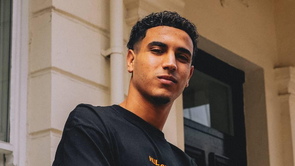 رضا العلاوي: "سعيد بالانضمام لهال سيتي وأسعى لتطوير نفسي وإسعاد الجماهير"