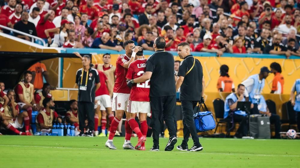 رسميا/ الأهلي يعلن غياب لاعبه إمام عاشور عن باقي مباريات الفريق في كأس العالم للأندية بداعي الإصابة