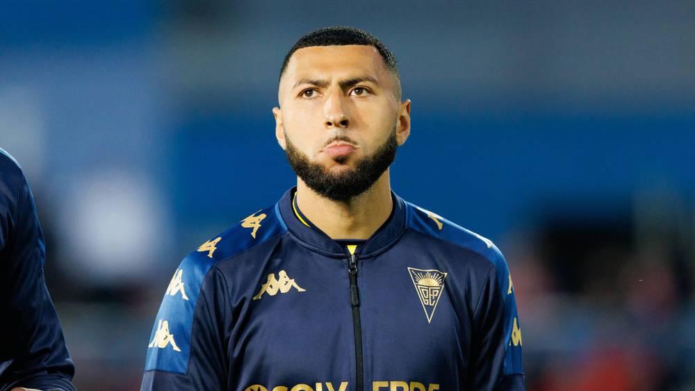 يانيس بكراوي يُثير اهتمام إسبانيول وريال مايوركا بعد تألقه مع إستوريل برايا البرتغالي