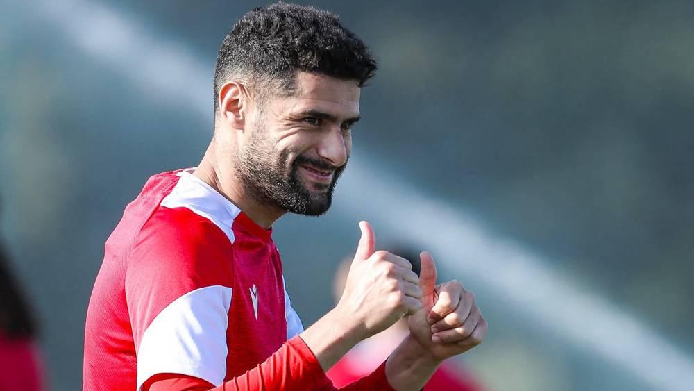 ثلاثة أسماء مرشحة لتعويض بوشتة في مواجهة مانشستر سيتي