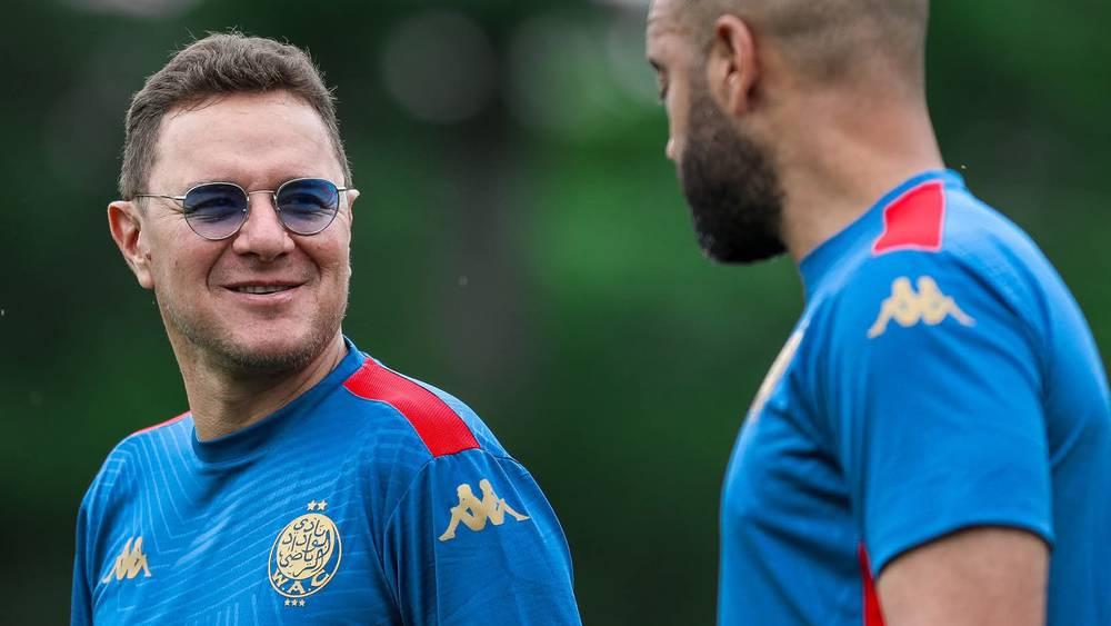 بنهاشم يُسلّح لاعبي الوداد بـ"سلاح الفيديو" قبل موقعة السيتي في مونديال الأندية