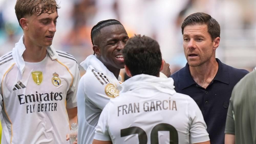 ألونسو: "درجة الحرارة مرتفعة والتوقيت ليس مناسباً للعب كرة القدم"