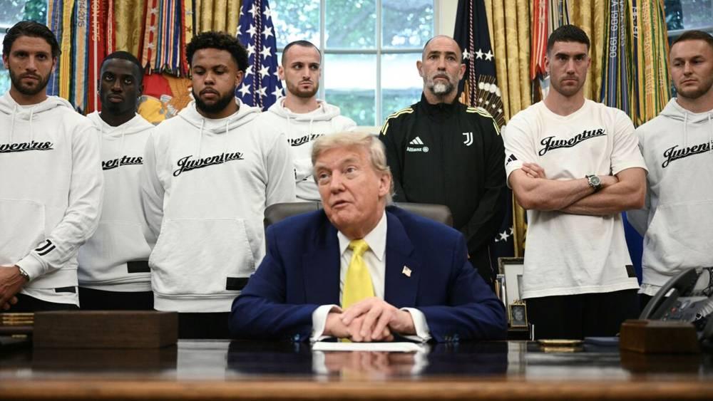 "أنا أريد لعب كرة القدم فقط".. وياه "ينتقد" حديث ترامب عن السياسة وإيران لدى استقباله لاعبي يوفنتوس!