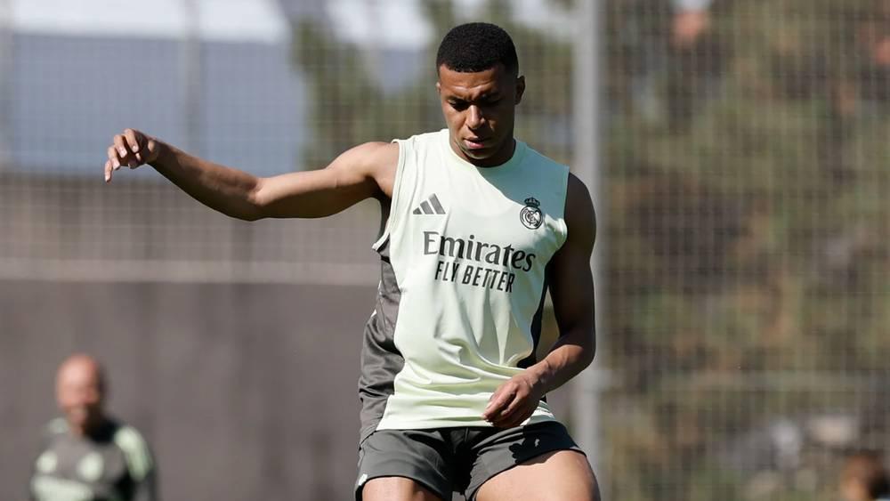 مبابي يغادر المستشفى ويعود إلى معسكر ريال مدريد التدريبي