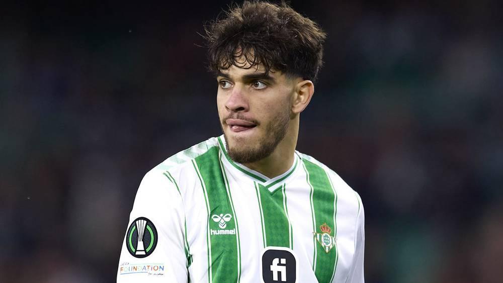 كومو الإيطالي يرفع عرضه إلى 20 مليون يورو للتعاقد مع الزلزولي