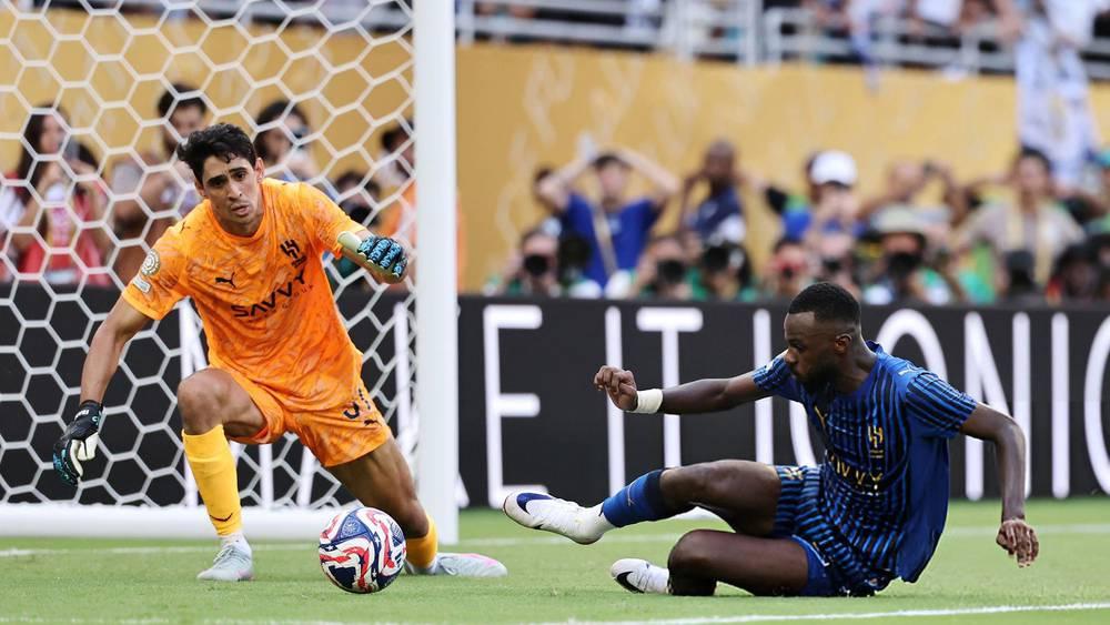 مانشستر يونايتد وسيتي وتشيلسي والإنتر وموناكو يتسابقون على ضم ياسين بونو