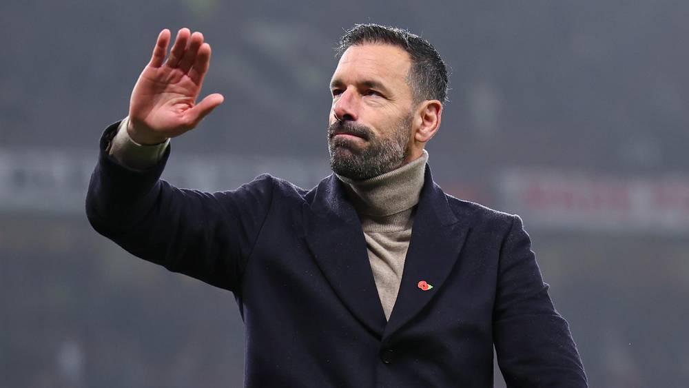 رسميا/ ليستر سيتي يُعلن فك ارتباطه بالمدرب فان نيستلروي