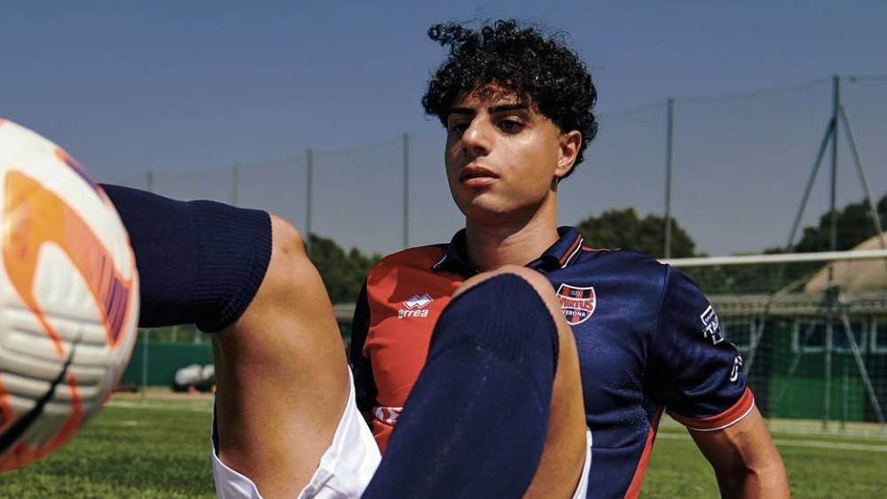 مستور: "لا أستطيع انتظار فرصة ملاقاة يامال واللعب ضده أو ربما مجاورته"