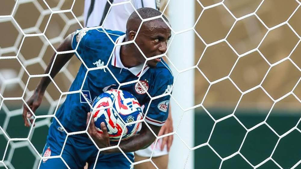 بنهاشم يضع مباريك ولورش ضمن المجموعة الأولى ويُبدي رغبته في الاحتفاظ بهما