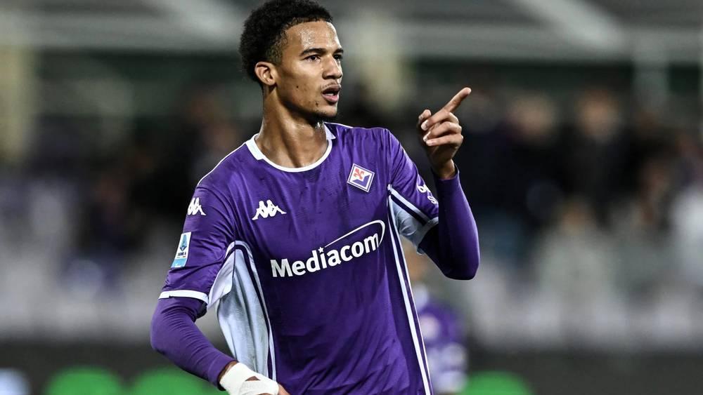 إدارة فيورنتينا تنتظر تقريرا من مدرب الفريق بشأن ريتشاردسون قبل الحسم في مستقبل اللاعب