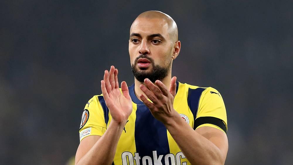 الغموض يلف مستقبل أمرابط وسط غياب العروض ورغبة فنربخشة في فسخ العقد