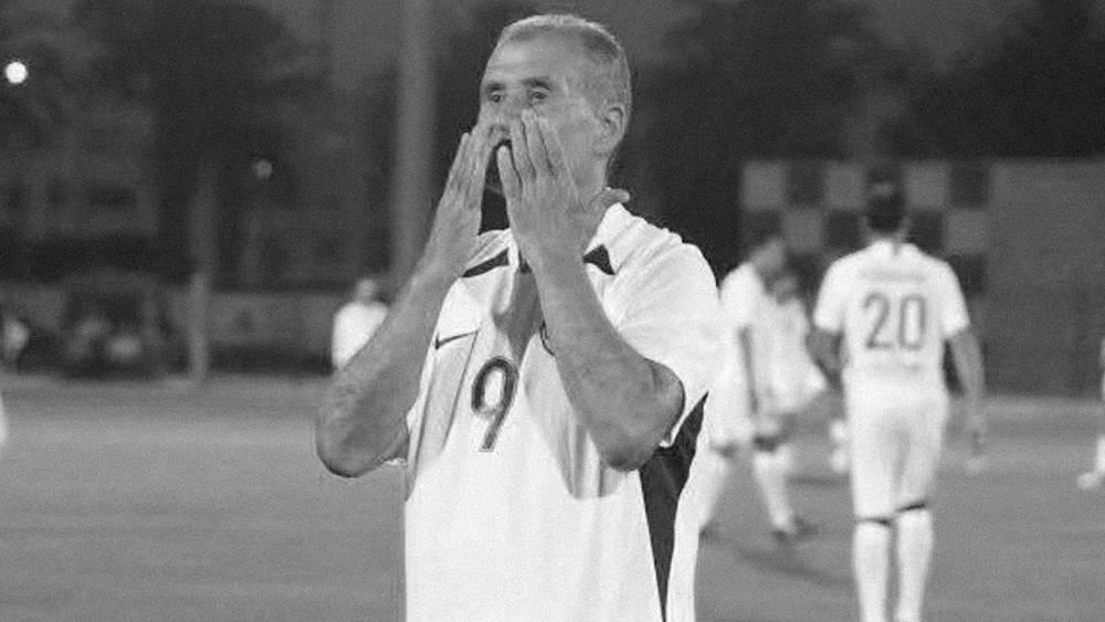 "أسطورة المغرب الله يرحمو".. الركراكي ومكونات المنتخب المغربي ينعون وفاة أحمد فرس