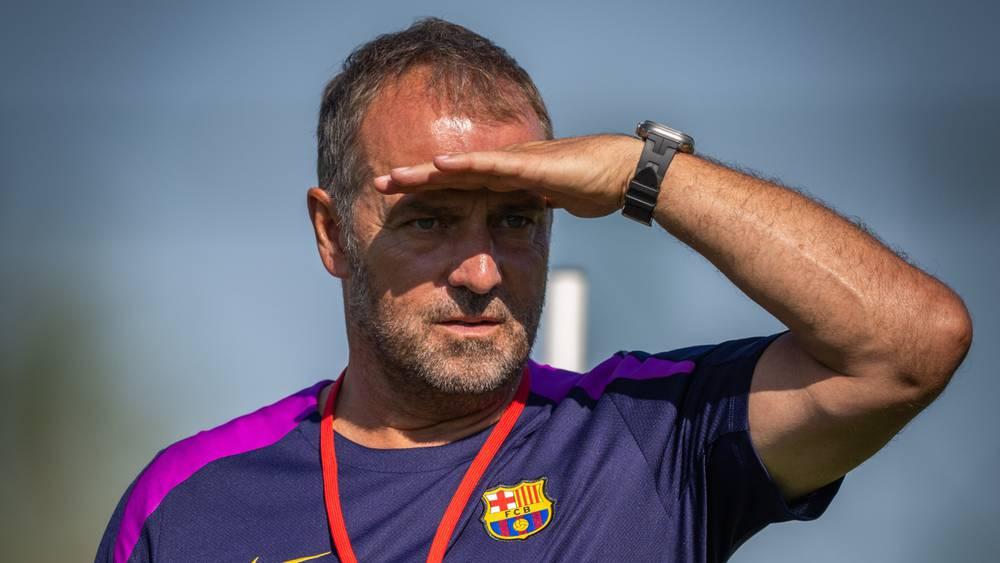 برشلونة.. فليك يستعد لاتخاذ أول "قرار حاسم" قبل بداية الموسم