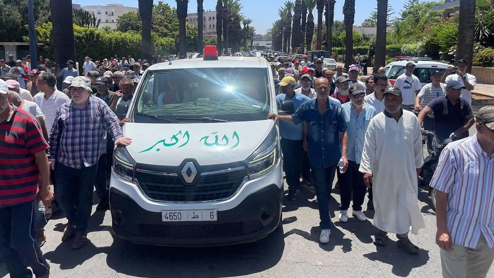 بحضور لقجع وبنمحمود وشخصيات رياضية.. تشييع "مهيب" لجنازة أحمد فرس أسطورة الكرة المغربية