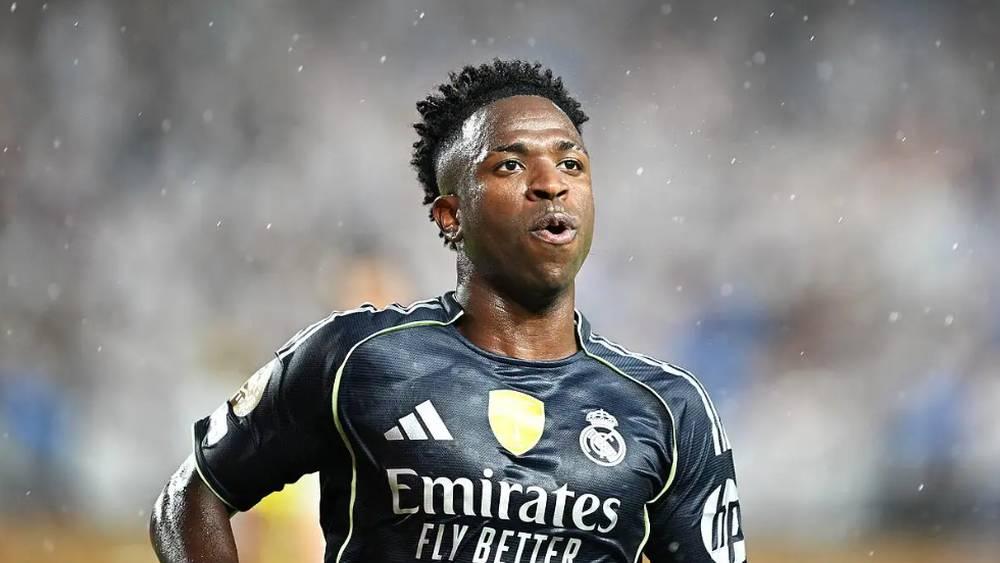 المدير الرياضي لنادي الاتحاد: "لا أستبعد التعاقد مع فينيسيوس.. إنه يمتلك الشروط اللازمة للانضمام إلى الدوري السعودي"