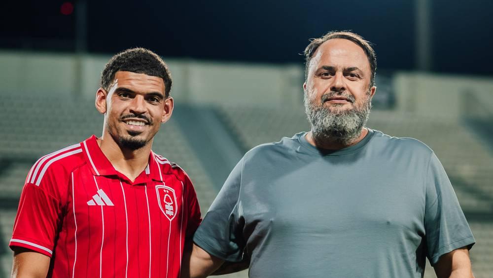 رسميا/ غيبس-وايت يدير ظهره لتوتنهام ويجدد عقده مع نوتنغهام فورست