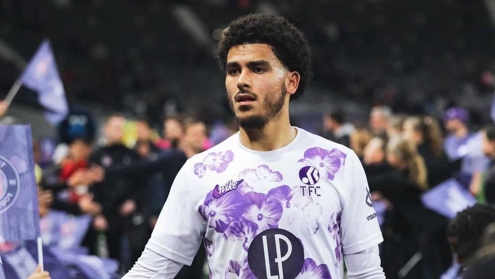 تورينو يقترب من التعاقد مع أبو خلال مقابل 10 ملايين يورو