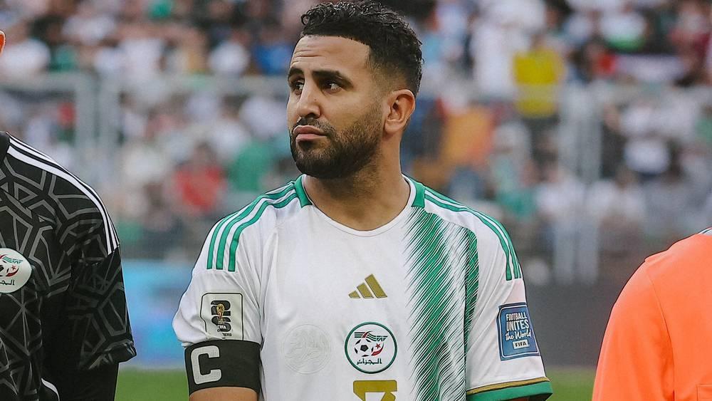 محرز: "المغرب بلد جار يتوفر على ملاعب وظروف ممتازة.. التتويج بالكان أكثر ما أريد وسنذهب هناك لفعل ذلك"