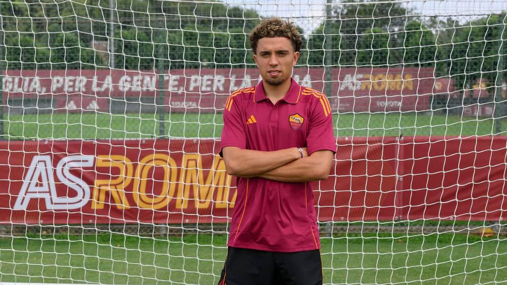 العيناوي: "تلقيت خبر اهتمام روما بالتعاقد معي من شقيقي.. كنت مستعدًا للبقاء في لانس لكن عرض 'الذئاب' لا يُرفض"