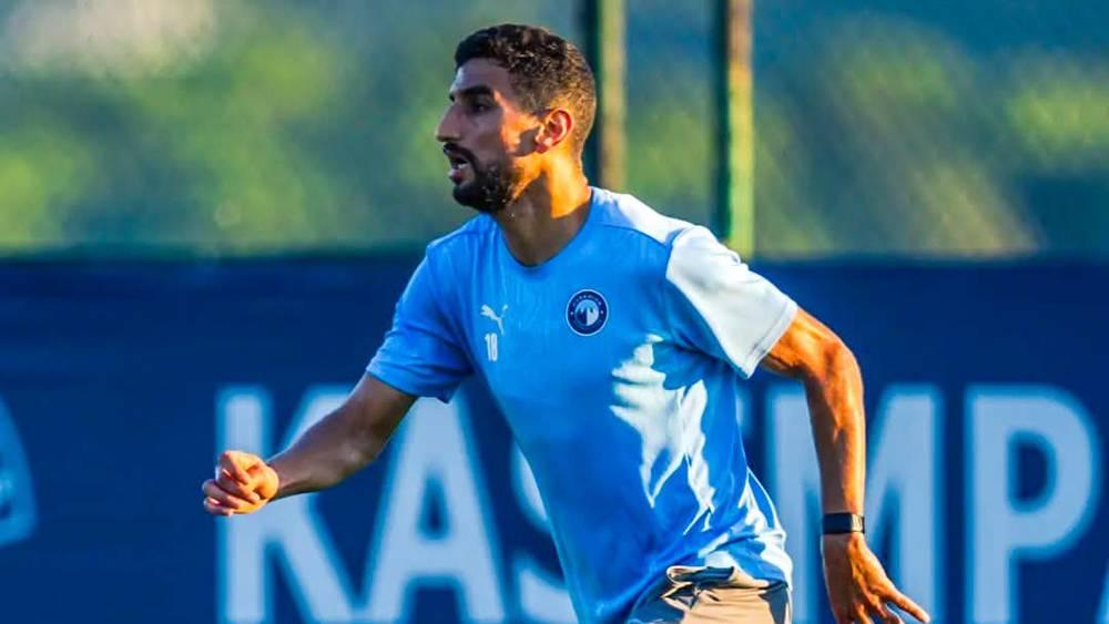 الكرتي يغادر معسكر بيراميدز صوب المغرب بسبب ظرف عائلي