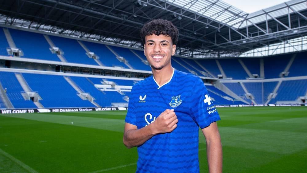 رسميا/ إيفرتون يعلن تعاقده مع آدم أزنو لـ4 مواسم قادما من بايرن ميونخ