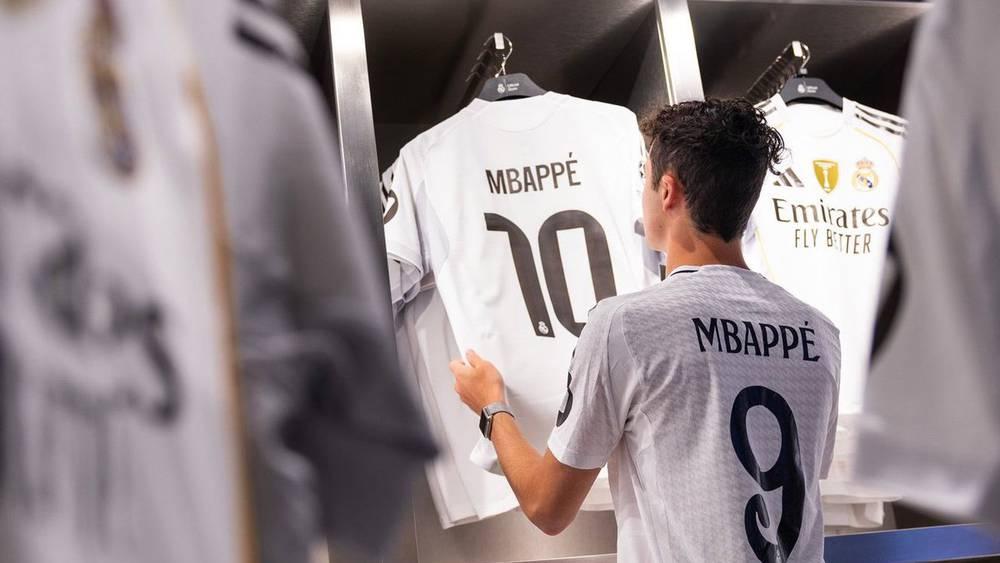 قميص مبابي "رقم 10" يُحقق مبيعات قياسية رغم ثمنه المرتفع (بين 150 و210 يورو)