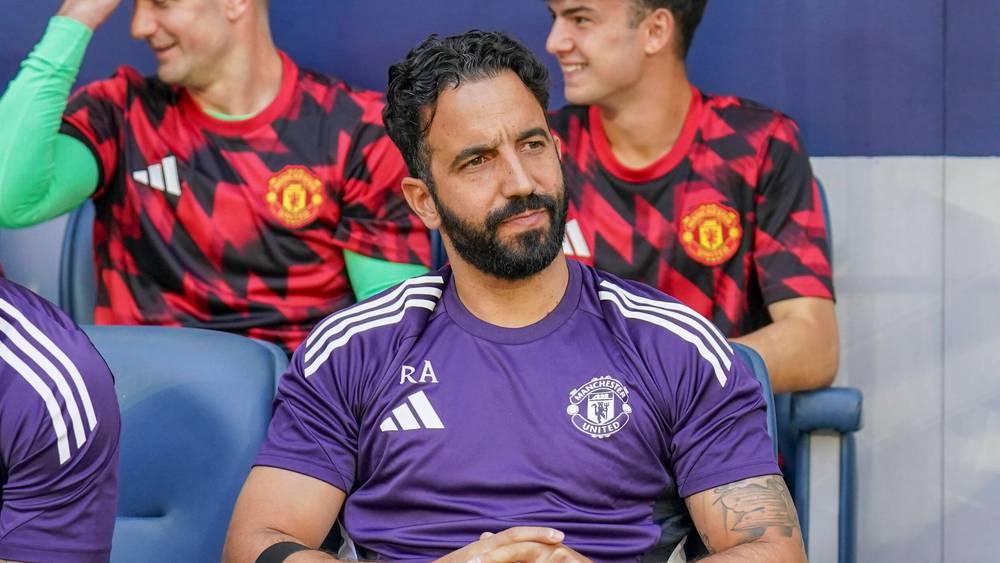 أموريم: "تدريب مانشستر يونايتد يشبه دخول معركة ويداك مقيَّدتان خلف ظهرك"