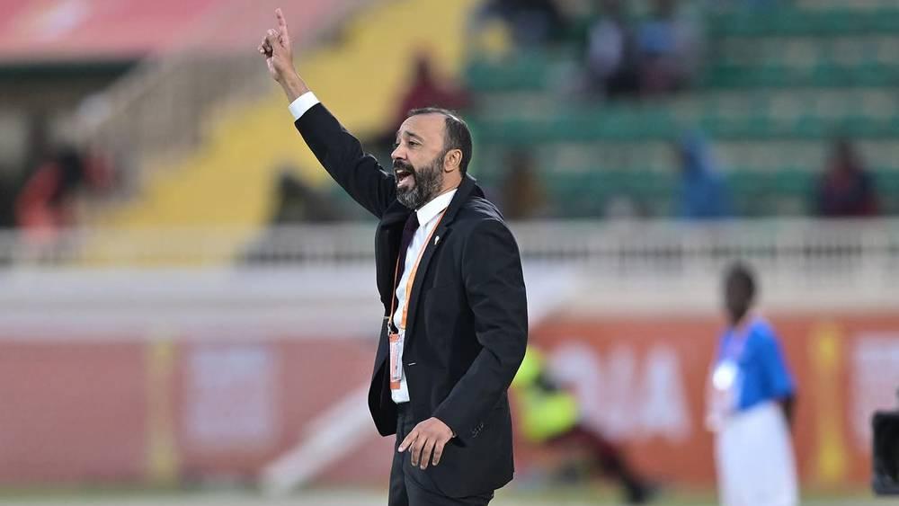 حصري/ السكتيوي: "جهزنا فريقا في 9 أيام فقط واشتغلنا ليل نهار للفوز على منتخب أنغولا القوي"