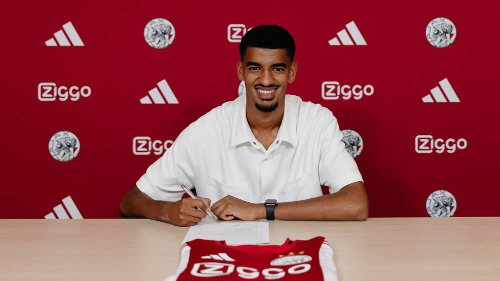 أياكس يعلن توقيع عقد جديد مع زكرياء وزان حتى 2027