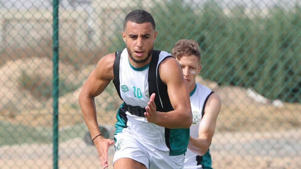 الشابي يرفع من وتيرة التداريب لتقوية الجاهزية البدنية لدى لاعبي الرجاء