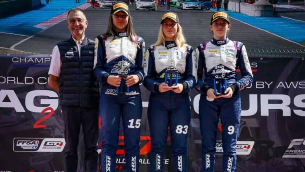 الفورمولا 4: صوفيا زنفاري في بوديوم السباق الأول بحلبة "ميني كور"