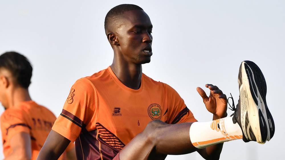 لامين كامارا يجدد عقده مع نهضة بركان لموسم إضافي (حتى صيف 2027) بعد فشل انتقاله صوب ستوك سيتي