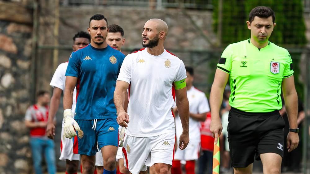 طاقم تحكيمي قطري بقيادة محمد المزيد لمواجهة الوداد والسد في كأس الأحرار