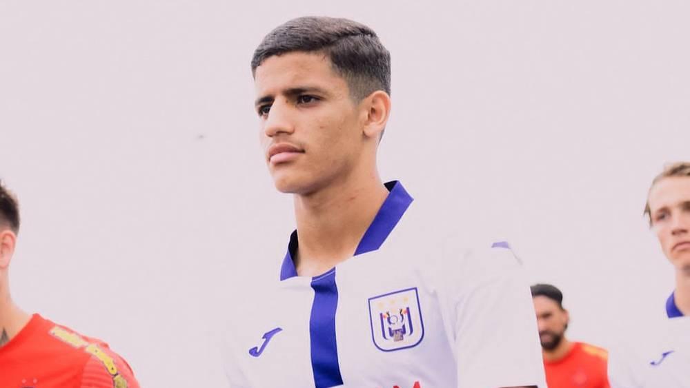 المدافع المغربي باعوف في طريقه إلى كامبور الهولندي بعد توصله لاتفاق مع أندرلخت