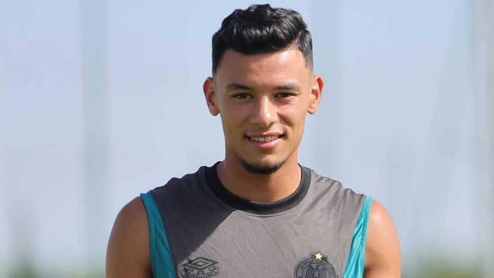 معاد الضحاك يخوض أول حصة تدريبية له بقميص الرجاء الرياضي