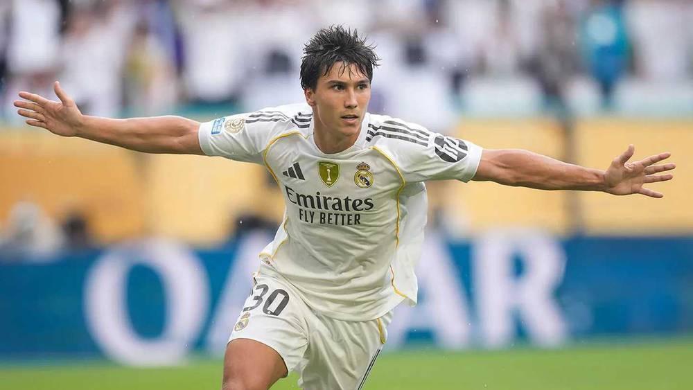 رسميا/ ريال مدريد يعلن تجديد عقد غونزالو غارسيا حتى عام 2030