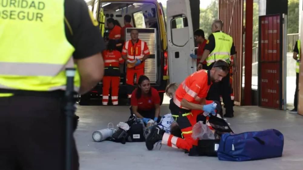 سقوط مروع لمشجع هامبورغ من ارتفاع 7 أمتار قبل مباراة ودية!