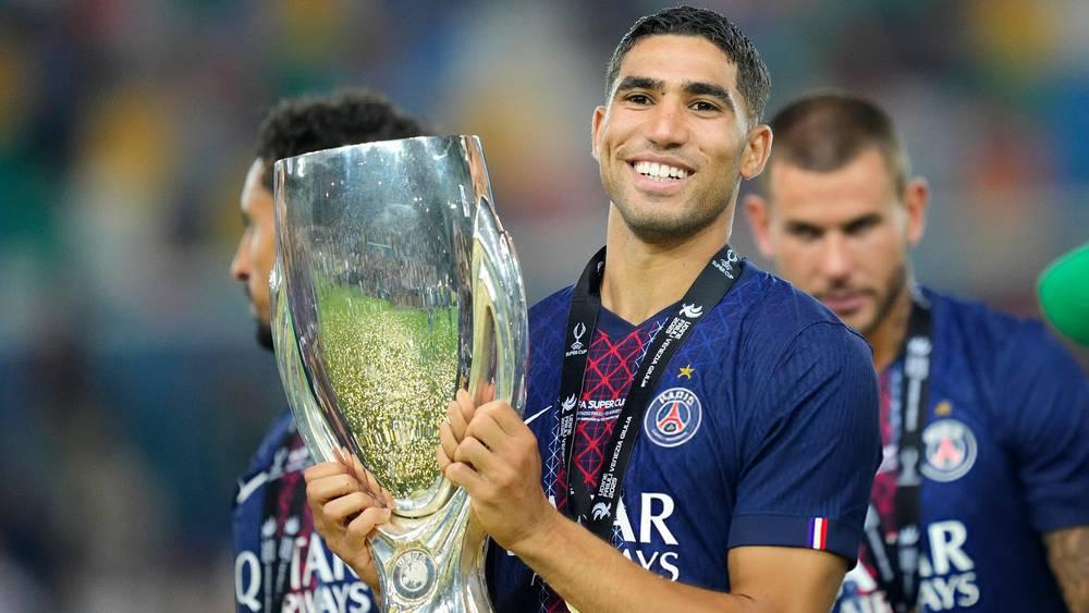 لم تتم مراوغته وبلغت دقة تمريراته 83%.. أرقام أشرف حكيمي في ليلة التتويج بالسوبر الأوروبي رفقة سان جيرمان