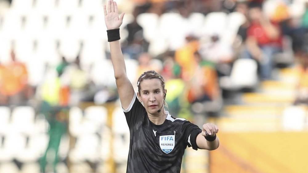 "الشان"/ بشرى كربوبي تقود مباراة جنوب أفريقيا والنيجر والكزاز يدير غرفة الفار بمساعدة الفارق