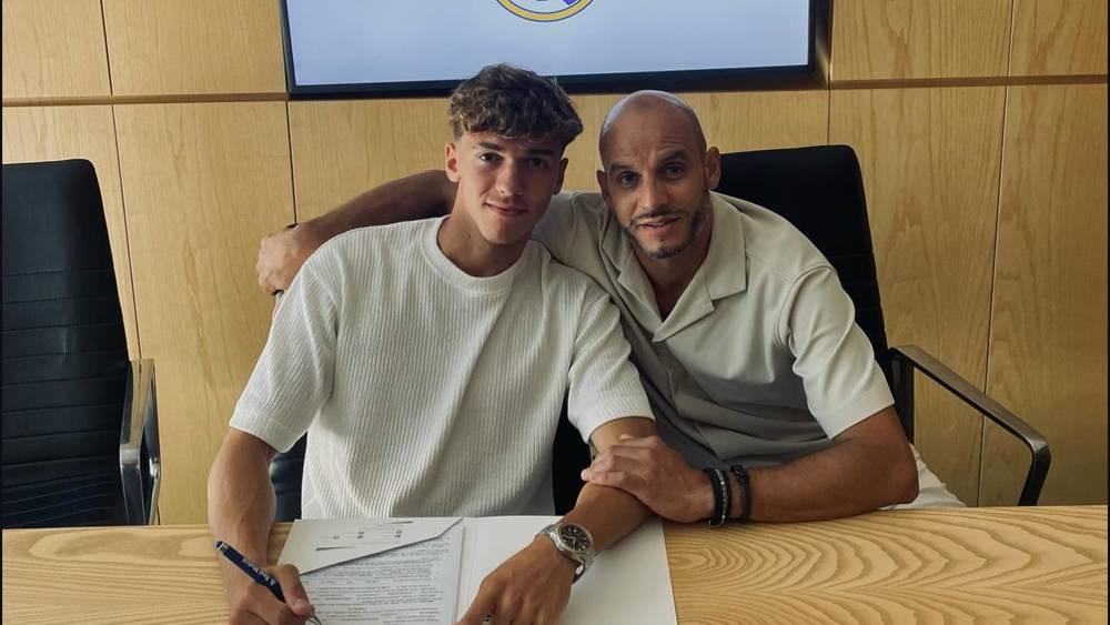 تياغو بيتارش: "سعيد جدًا بتمديد عقدي مع أفضل فريق في العالم"