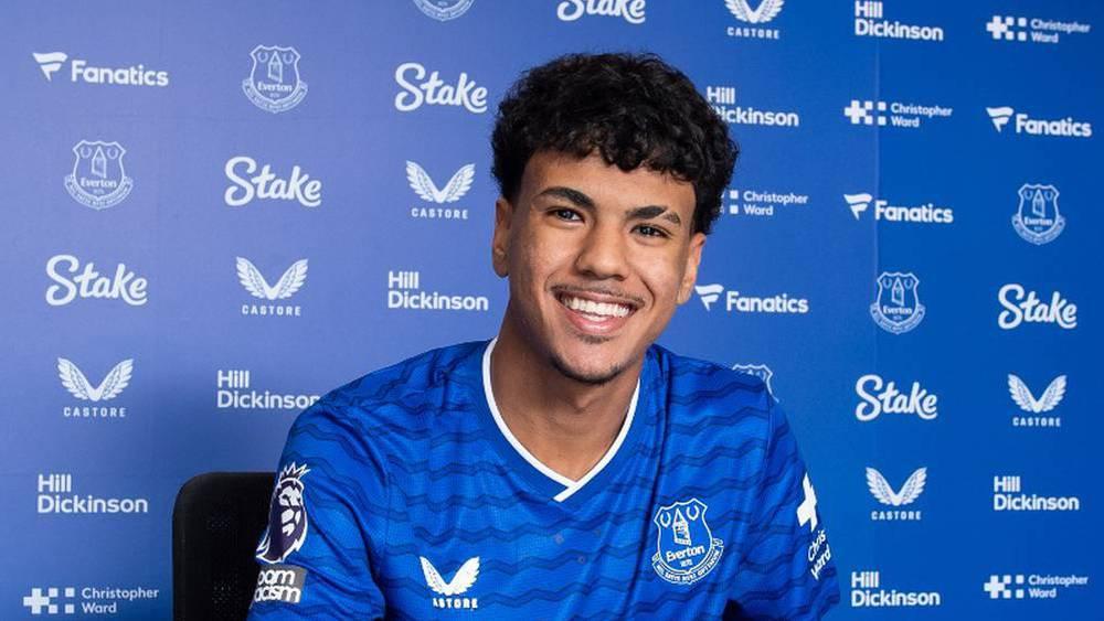 الغموض يلف غياب أزنو عن مباراة ليدز ومدرب إيفرتون يعقب: "هل سيحضر أمام برايتون؟ سأخبركم عندما أعلم بالأمر"