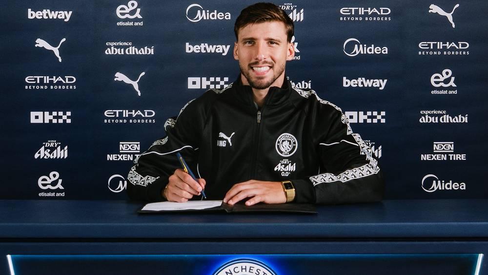 رسميا/ مانشستر سيتي يعلن تمديد عقد مدافعه البرتغالي روبن دياز حتى 2029